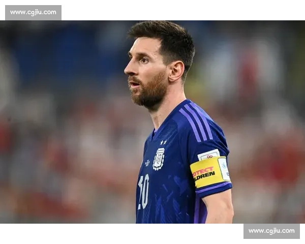 梅西读秒吊射击中横梁 詹俊盛赞：这就是超能力！