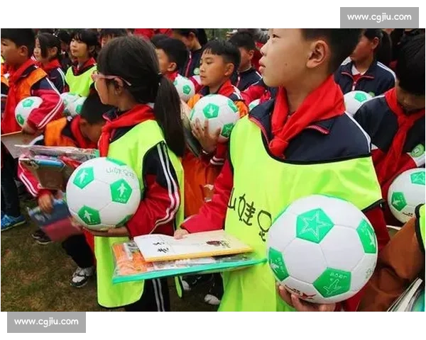 河南足球教父画像遭泼红漆 成都球迷极端行为引发公愤