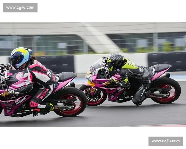 赛道巾帼：女车手用速度碾碎偏见，娱你安利她的破界人生