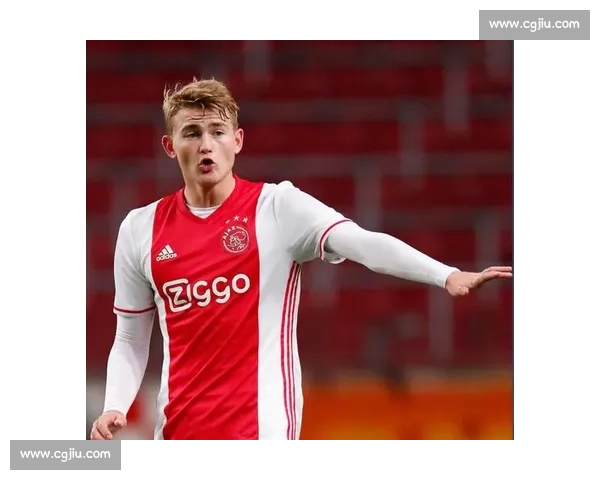 瓦伦西亚正式向莫斯克拉提交续约报价，力保后防核心留队